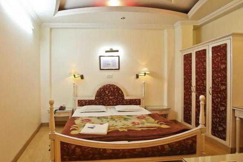 Mandakini Kanpur Exterior foto